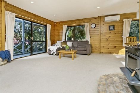 Photo of property in 12 Thalia Place, Totara Vale, Auckland, 0629