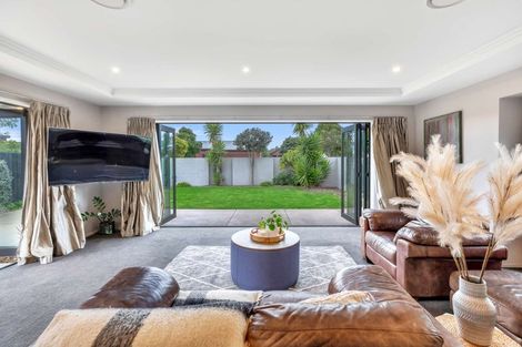 Photo of property in 27 Foresters Crescent, Parklands, Christchurch, 8083