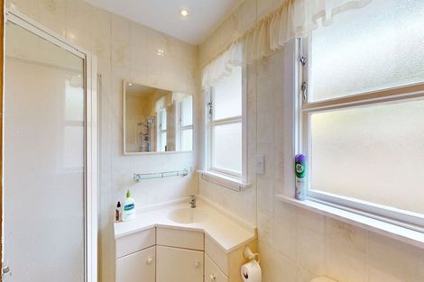 Photo of property in 41 Kenmore Street, Newlands, Wellington, 6037