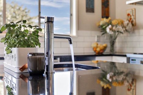 Photo of property in 873 Waitakere Road, Kumeu, 0891