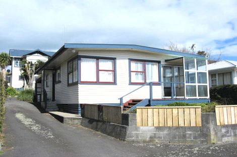 Photo of property in 26 Waiwaka Terrace, Strandon, New Plymouth, 4312