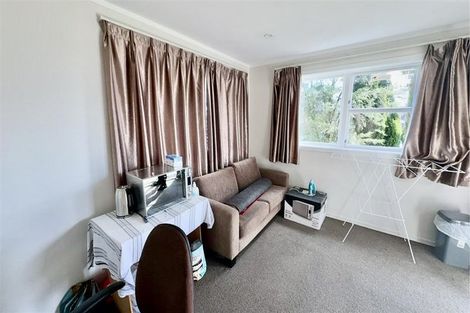 Photo of property in 4 Hillary Heights Avenue, Glendene, Auckland, 0602