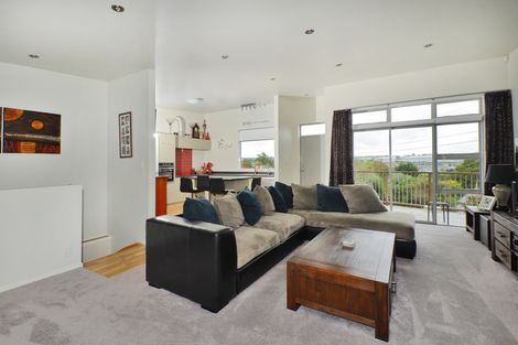 Photo of property in 39 Russell Road, Wainuiomata, Lower Hutt, 5014