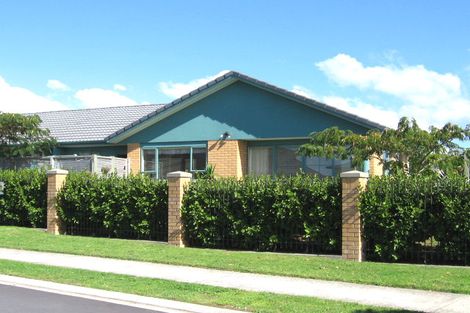 Photo of property in Waimanu Bay Village, 40/1 Piriti Drive, Te Atatu Peninsula, Auckland, 0610