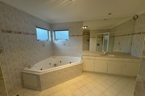 Photo of property in 22 Oliver Twist Avenue, Mellons Bay, Auckland, 2014