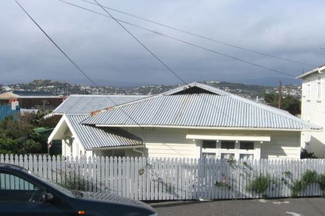 Photo of property in 5 Freyberg Street, Lyall Bay, Wellington, 6022