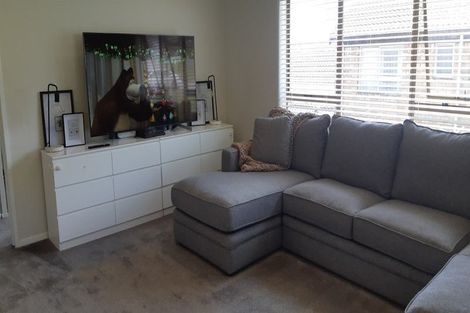 Photo of property in 1/32 Shanaway Rise, Hillcrest, Auckland, 0627