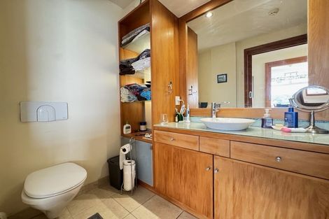 Photo of property in Jerningham Apartments, 20 Oriental Terrace, Oriental Bay, Wellington, 6011