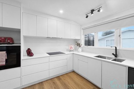 Photo of property in 11 Esmeralda Avenue, Avondale, Auckland, 1026