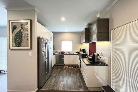 Photo of property in 32 Tutuwhatu Crescent, Weymouth, Auckland, 2103