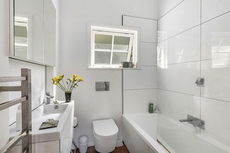 Photo of property in 37 Patanga Crescent, Thorndon, Wellington, 6011