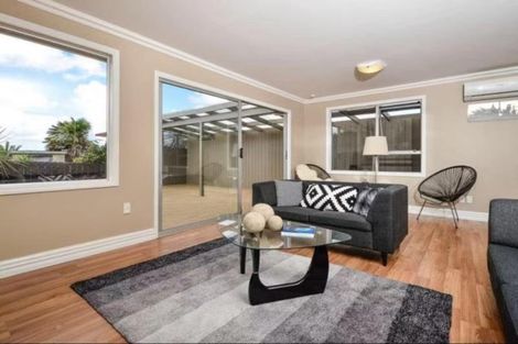 Photo of property in 27 Pahi Place, West Harbour, Auckland, 0618