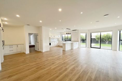 Photo of property in 3 Ballintra Close, Pinehill, Auckland, 0632