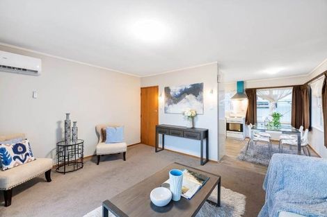 Photo of property in 2/90 Te Atatu Road, Te Atatu South, Auckland, 0610