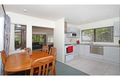 Photo of property in 2/1 Flavia Close, Torbay, Auckland, 0630