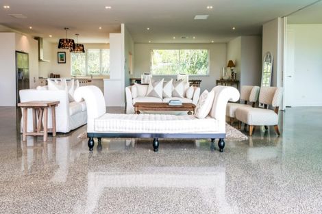 Photo of property in 52 Delamore Drive, Oneroa, Waiheke Island, 1081