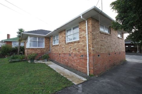 Photo of property in 124 Robertson Road, Mangere East, Auckland, 2024