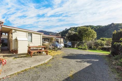 Photo of property in 83 Waikawa Road, Picton, 7220