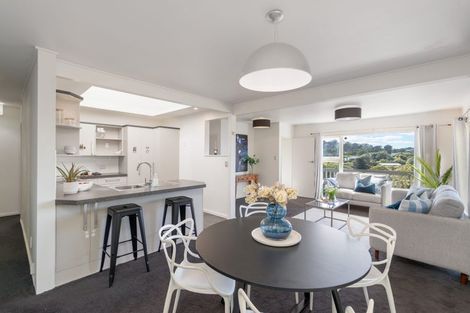 Photo of property in 171 Miromiro Road, Normandale, Lower Hutt, 5010