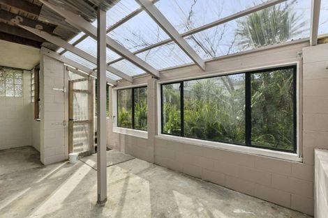 Photo of property in 2/90 Browns Bay Road, Rothesay Bay, Auckland, 0630
