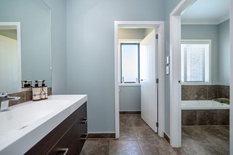 Photo of property in 33 Spencer Lane, Greytown, 5712