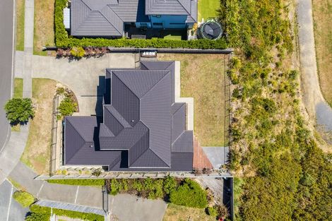 Photo of property in 13 Canary Way, Whitby, Porirua, 5024