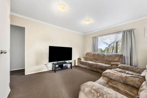 Photo of property in 1 Rixon Place, Te Atatu Peninsula, Auckland, 0610