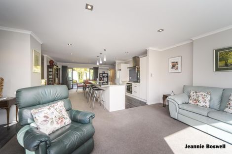 Photo of property in 5 Virtue Place, Hokowhitu, Palmerston North, 4410