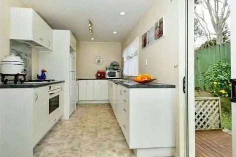 Photo of property in 10 Granville Drive, Massey, Auckland, 0614