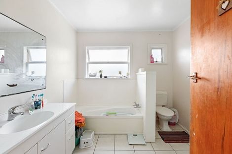 Photo of property in 78a Swanson Road, Henderson, Auckland, 0610