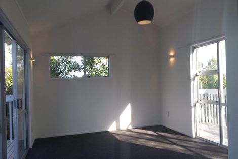 Photo of property in 27 Park Hill Road, Birkenhead, Auckland, 0626