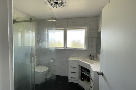 Photo of property in 63 Edgewater Drive, Pakuranga, Auckland, 2010