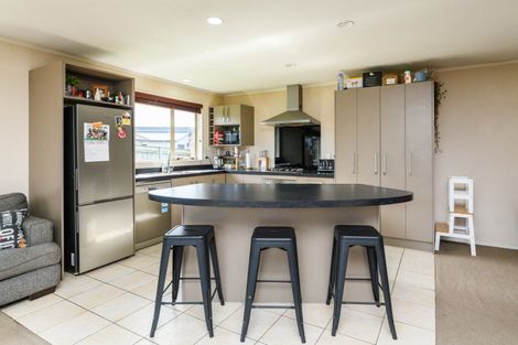 Photo of property in 21 Cleveland Heights, Kelvin Grove, Palmerston North, 4414