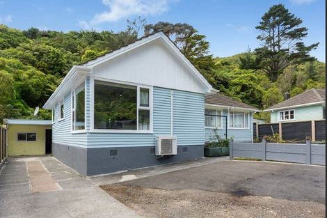 Photo of property in 33 Sunny Grove, Wainuiomata, Lower Hutt, 5014