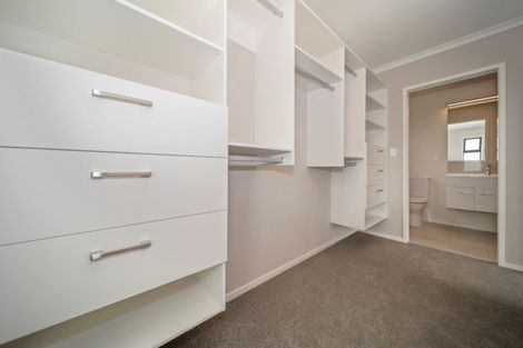 Photo of property in 5 Oakmont Crescent, Waiwhakaiho, New Plymouth, 4312