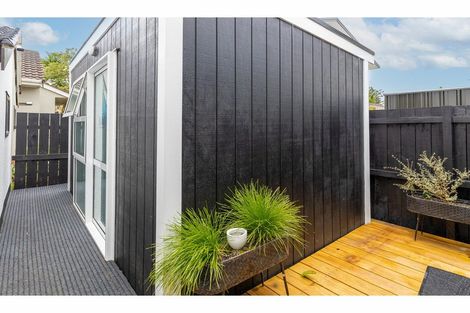Photo of property in 1/16 Edwin Freeman Place, Ranui, Auckland, 0612