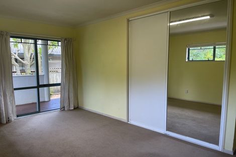 Photo of property in 14 Cayman Place, Unsworth Heights, Auckland, 0632