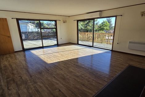 Photo of property in 13 Charles Dickens Drive, Mellons Bay, Auckland, 2014