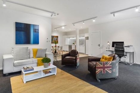 Photo of property in 2/25a Lake Road, Devonport, Auckland, 0624