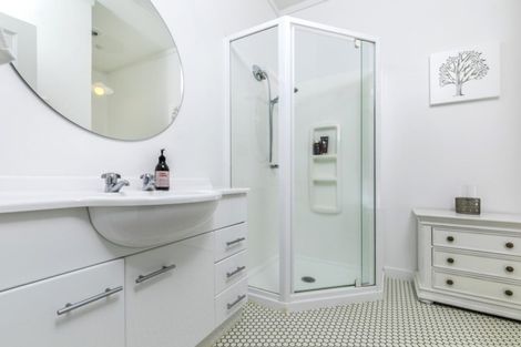 Photo of property in 23 Eversleigh Road, Belmont, Auckland, 0622