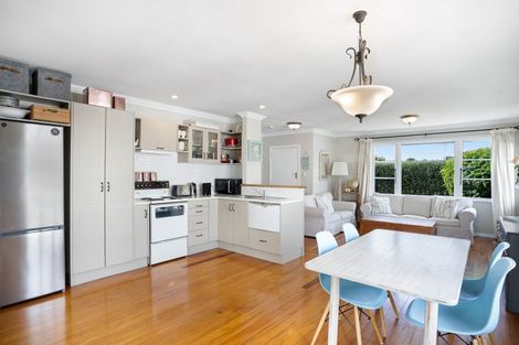 Photo of property in 17 Sackville Street, Martinborough, 5711