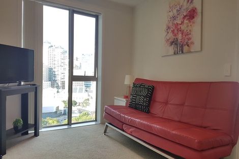 Photo of property in 2/37 Shakespeare Road, Milford, Auckland, 0620