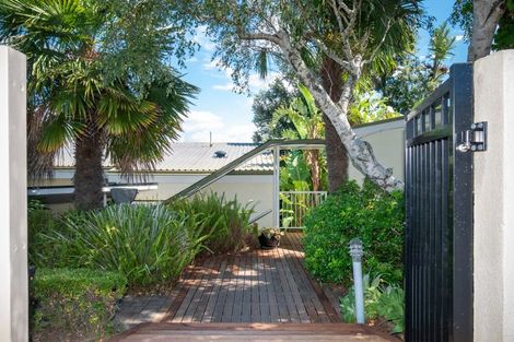 Photo of property in 2 Coleman Terrace, Hospital Hill, Napier, 4110
