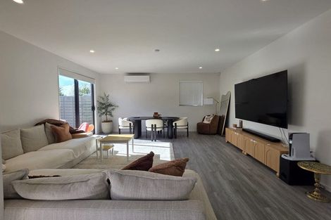 Photo of property in 14a Riserra Drive, Ranui, Auckland, 0612