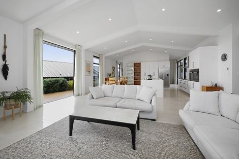 Photo of property in 17 Manurau Crescent, Merrilands, New Plymouth, 4312