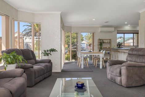 Photo of property in 16 Sandhurst Drive, Papamoa Beach, Papamoa, 3118