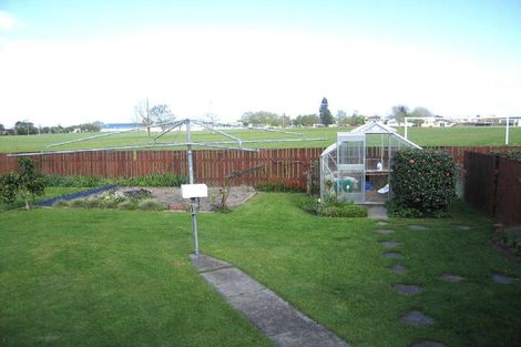 Photo of property in 5 Mcquarrie Place, Ngatea, 3503