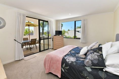 Photo of property in 8 Hobie Court, West Harbour, Auckland, 0618