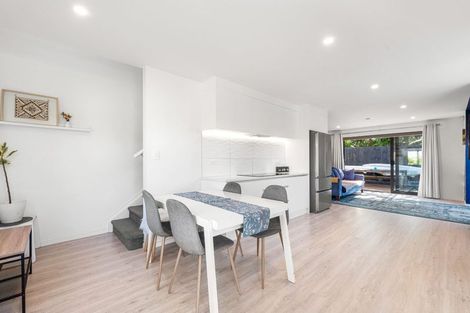 Photo of property in 8a Roys Road, Weymouth, Auckland, 2103