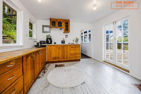 Photo of property in 103 Laingholm Drive, Laingholm, Auckland, 0604